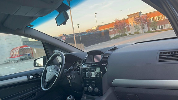 Opel Zafira 2 of 5