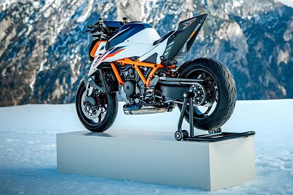 KTM 1390 Super Duke RR - THE BEAST - ENOUGH IS NEVER ENOUGH 5 of 12