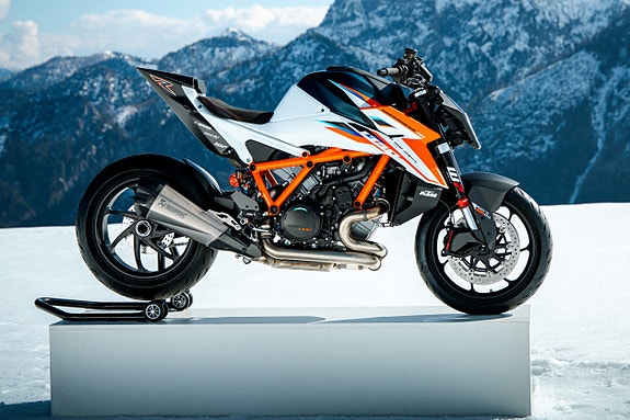KTM 1390 Super Duke RR - THE BEAST - ENOUGH IS NEVER ENOUGH 2 of 12