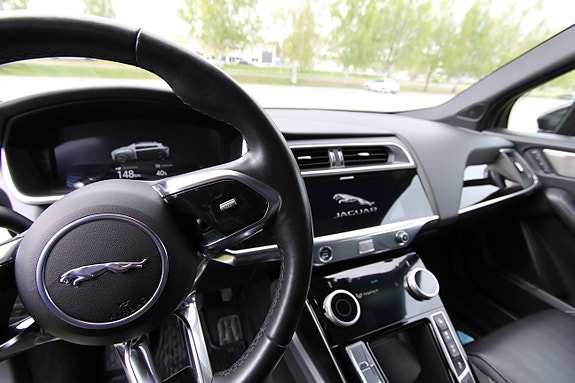 Jaguar I-PACE 23 of 30