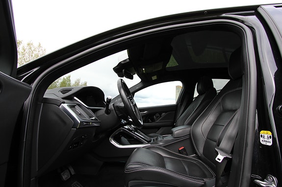 Jaguar I-PACE 21 of 30