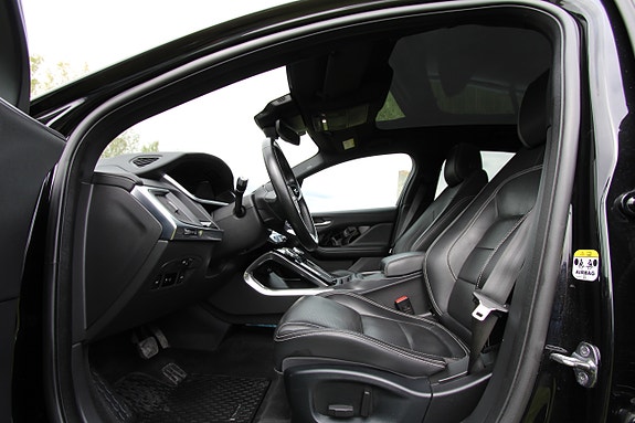Jaguar I-PACE 24 of 30