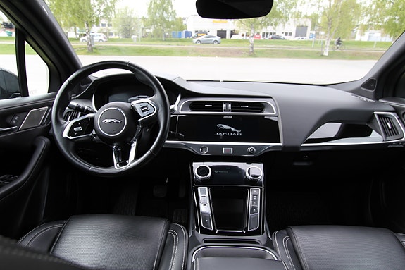 Jaguar I-PACE 27 of 30