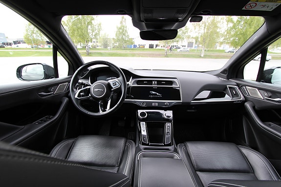 Jaguar I-PACE 28 of 30