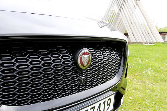Jaguar I-PACE 12 of 30