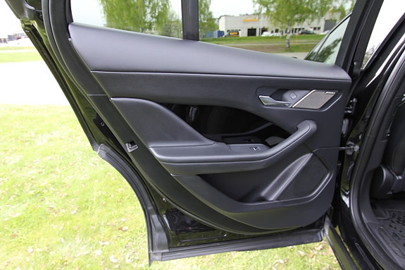 Jaguar I-PACE 25 of 30