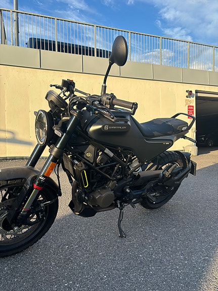 Husqvarna Svartpilen 125 2 of 11