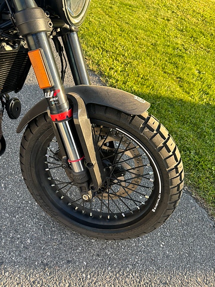 Husqvarna Svartpilen 125 4 of 11