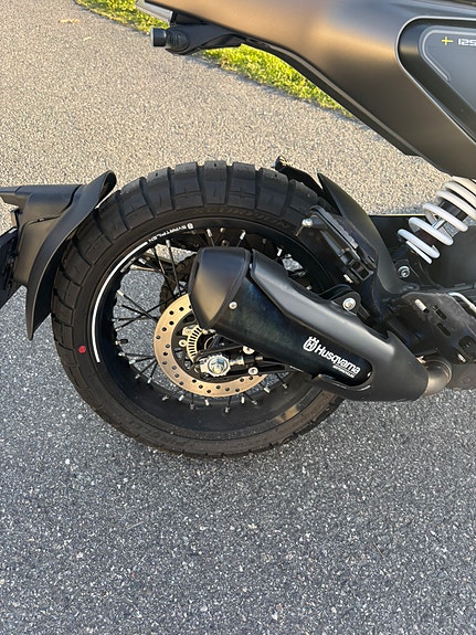 Husqvarna Svartpilen 125 6 of 11