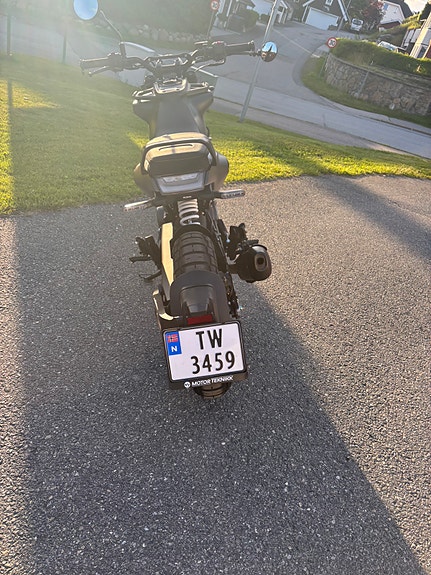 Husqvarna Svartpilen 125 7 of 11