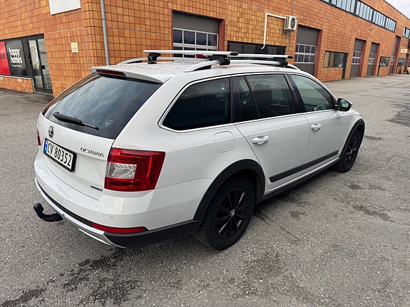Skoda Octavia Scout 3 of 5