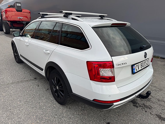 Skoda Octavia Scout 4 of 5