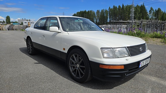 Lexus LS400 4 of 5
