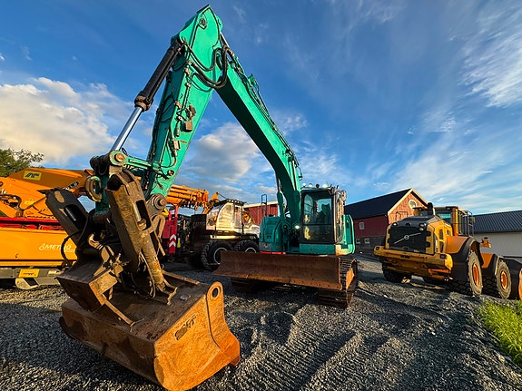 Kobelco SK260SRNLC-3 2 of 5