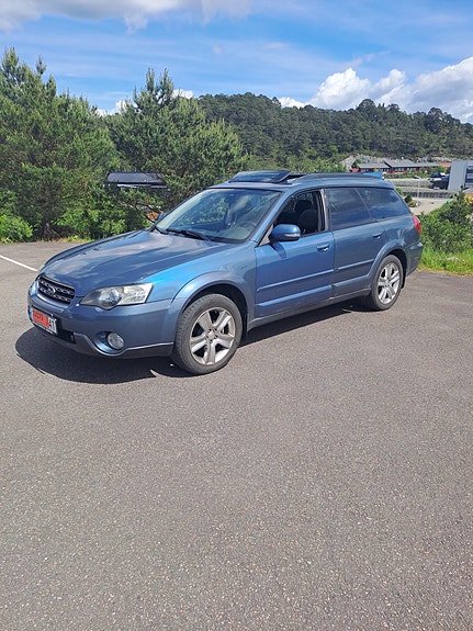 Subaru Legacy 2 of 5