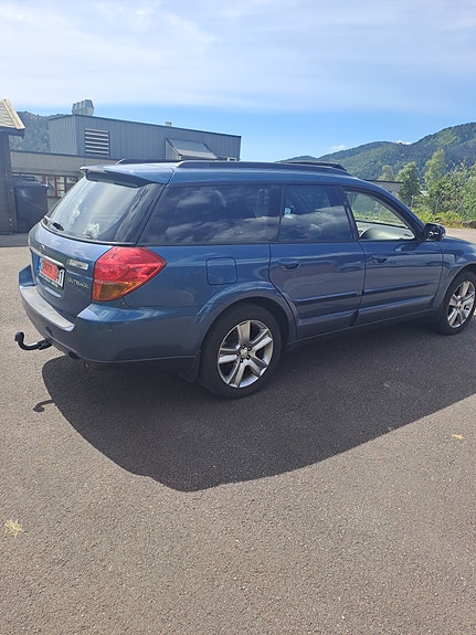 Subaru Legacy 3 of 5