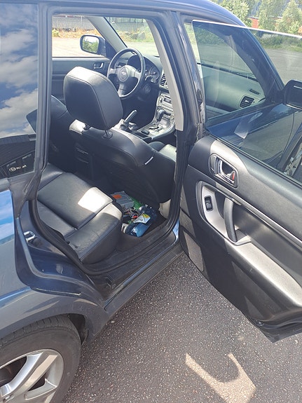 Subaru Legacy 8 of 12
