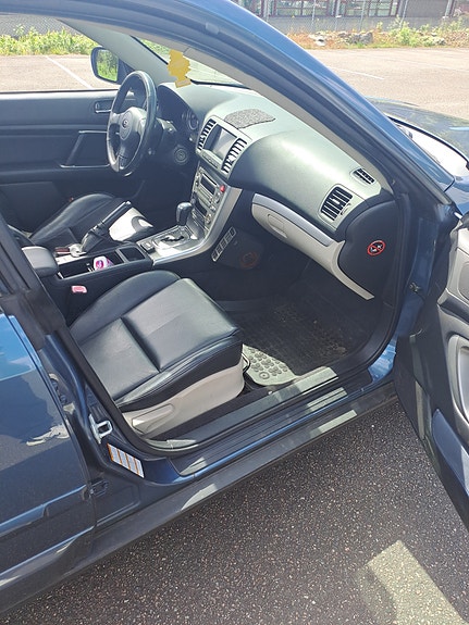 Subaru Legacy 7 of 12