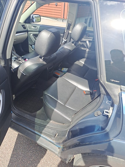 Subaru Legacy 6 of 12