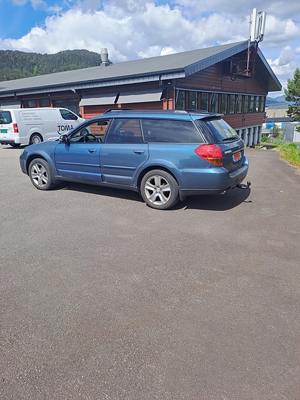 Subaru Legacy 4 of 5