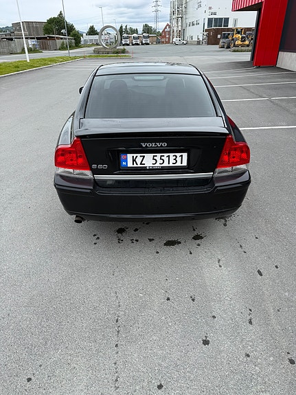 Volvo S60 4 of 5