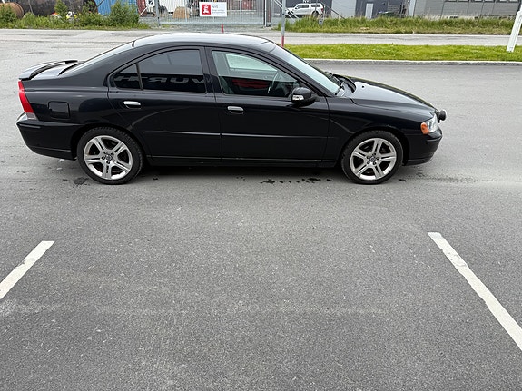 Volvo S60 3 of 5