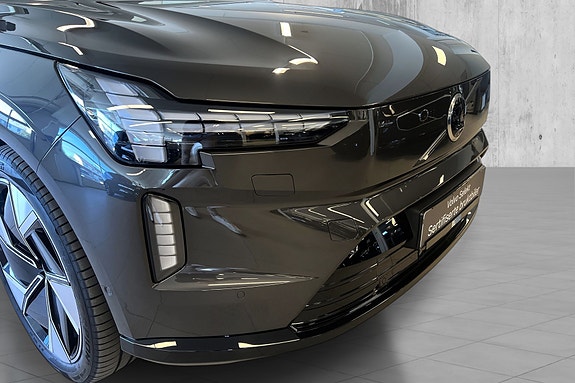 Volvo EX90 3 of 5