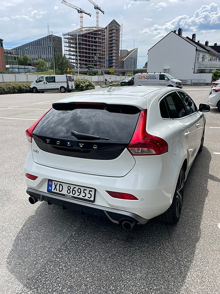 Volvo V40 4 of 5
