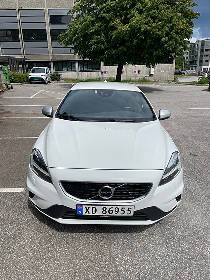 Volvo V40 3 of 5