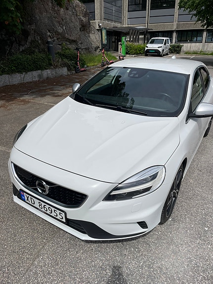 Volvo V40 2 of 5