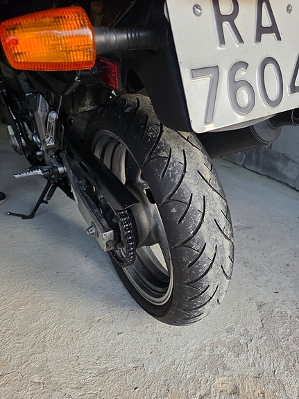 Yamaha FZR600 4 of 5