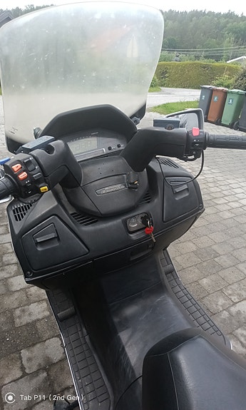 Suzuki AN 650 Burgman 2 of 5