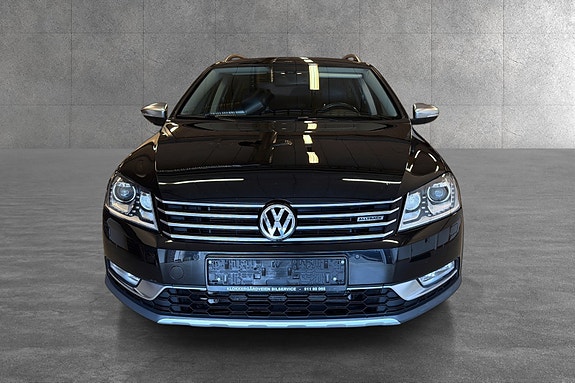 Volkswagen Passat 2 of 15