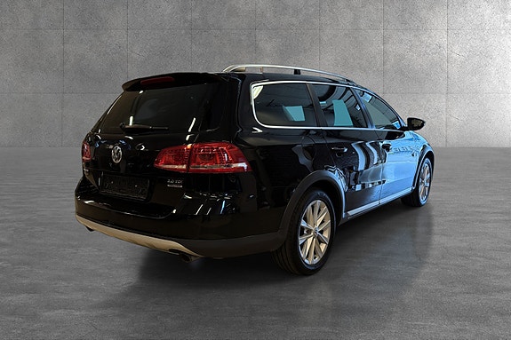Volkswagen Passat 4 of 15