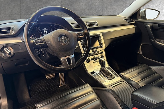 Volkswagen Passat 10 of 15