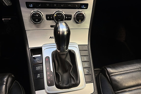 Volkswagen Passat 14 of 15