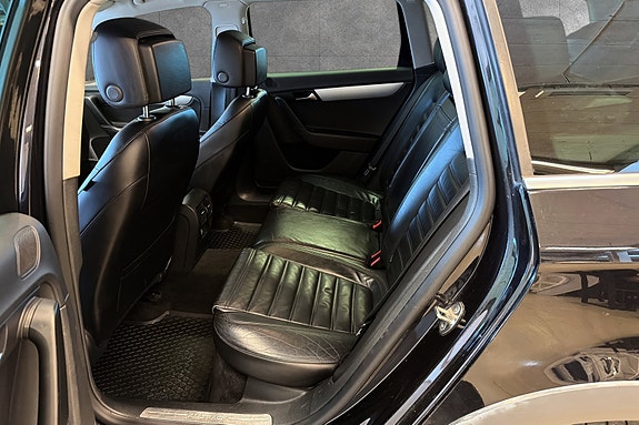 Volkswagen Passat 13 of 15