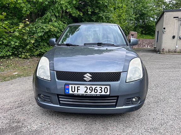Suzuki Swift 2 of 5