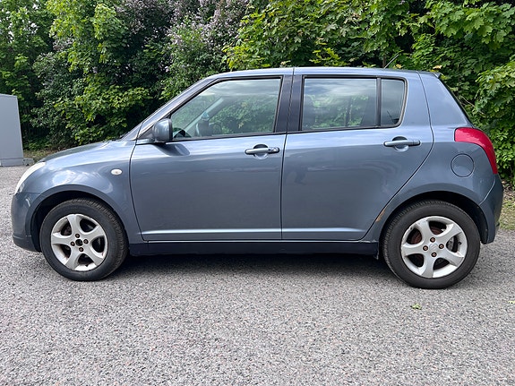Suzuki Swift 3 of 5