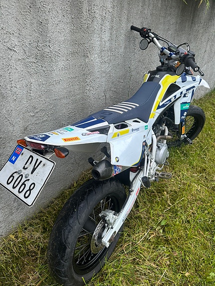 Husqvarna SM 125 3 of 21