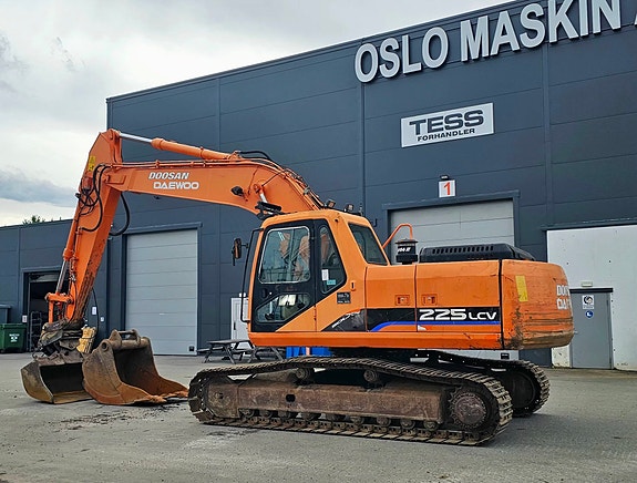 Doosan Solar 225LC-V, 2006 modell, 7565 timer, 2 Skuffer, Sentralsmøring. 4 of 5