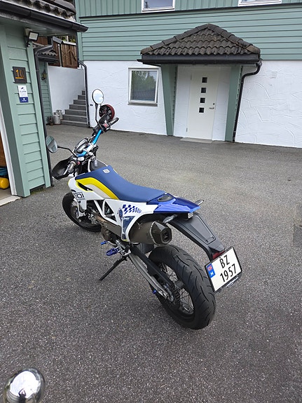 Husqvarna 701 Supermoto 3 of 11