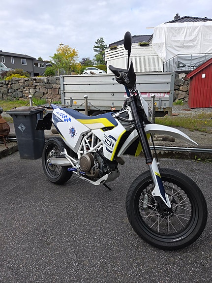 Husqvarna 701 Supermoto 2 of 11