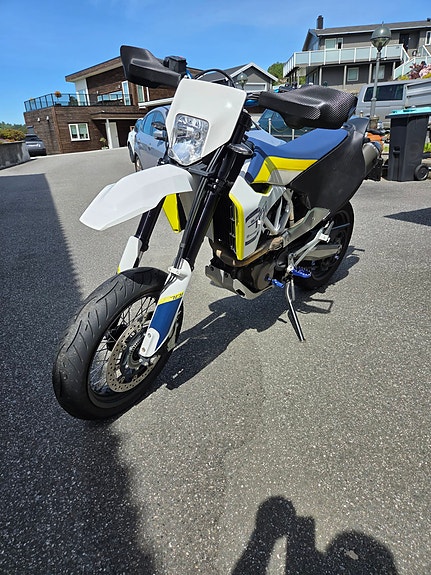 Husqvarna 701 Supermoto 4 of 11