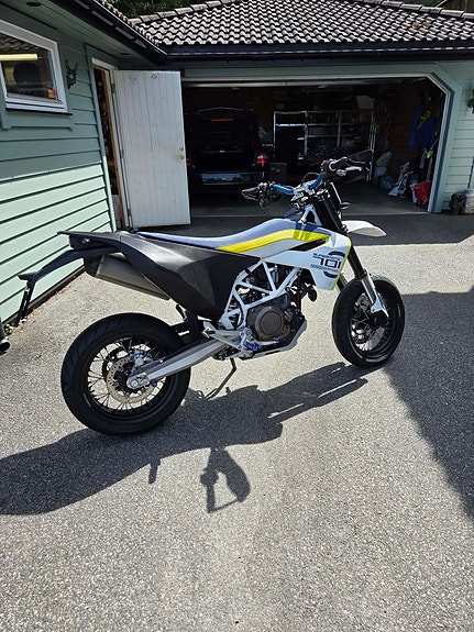 Husqvarna 701 Supermoto 6 of 11