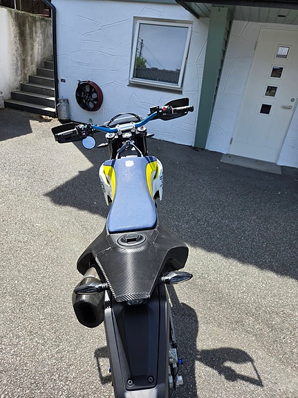 Husqvarna 701 Supermoto 8 of 11