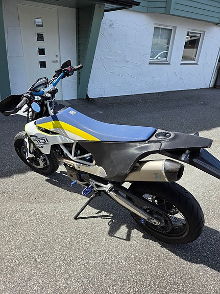 Husqvarna 701 Supermoto 7 of 11