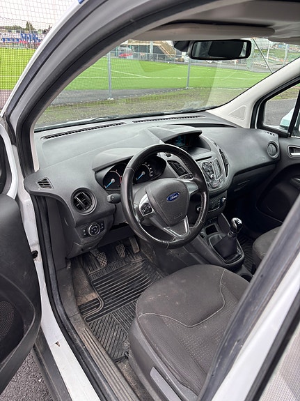 Ford Transit Courier 9 of 14