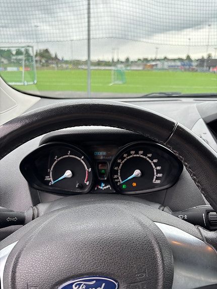 Ford Transit Courier 7 of 14