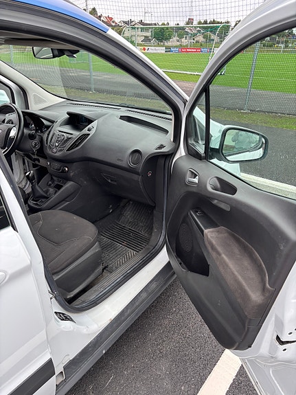 Ford Transit Courier 12 of 14